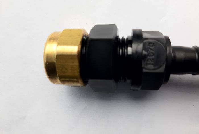 Корпус форсунки, прямой с гайкой, шланг 3/8”, CP2578